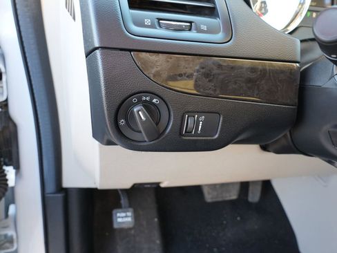 Used 2018 Dodge Grand Caravan SE w/ UConnect Hands-Free Group image 17