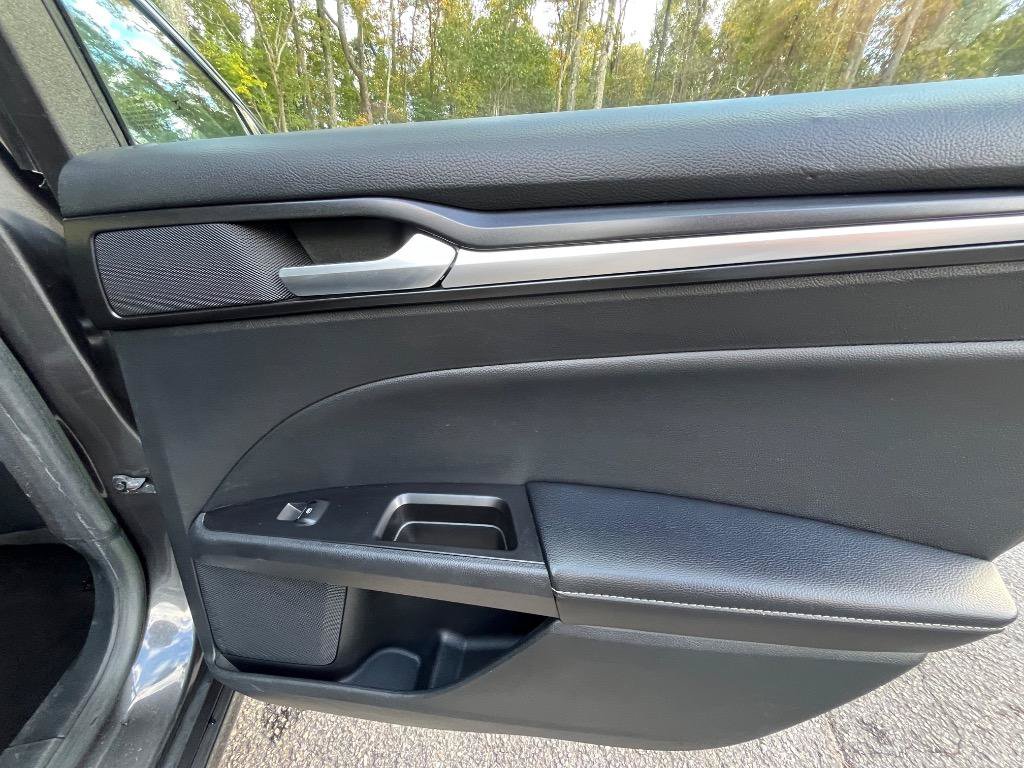 Used 2019 Ford Fusion Titanium AWD/4WD image 31