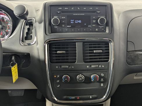 Used 2015 Dodge Grand Caravan American Value Package w/ UConnect Hands-Free Group image 20