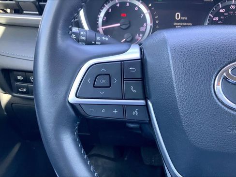 Used 2023 Toyota Highlander XLE image 24