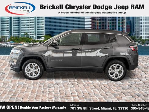 Used 2024 Jeep Compass Latitude AWD/4WD image 4