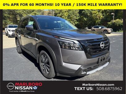 New 2025 Nissan Pathfinder SL w/ Black Appearance Package