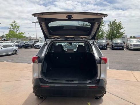 Used 2019 Toyota RAV4 XLE FWD image 7