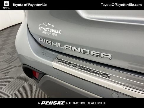 Used 2023 Toyota Highlander Platinum image 3