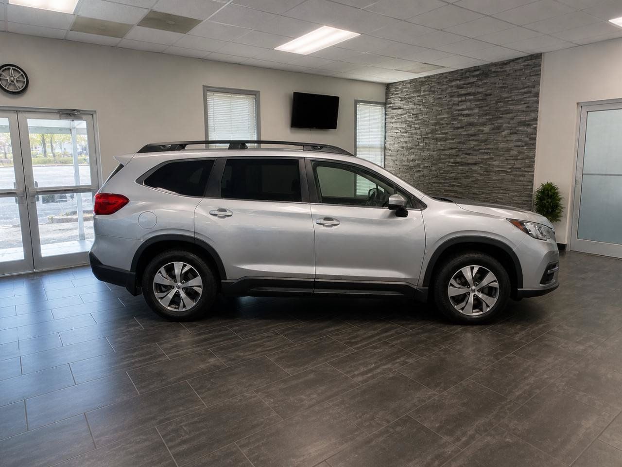 Used 2019 Subaru Ascent Premium AWD/4WD image 4