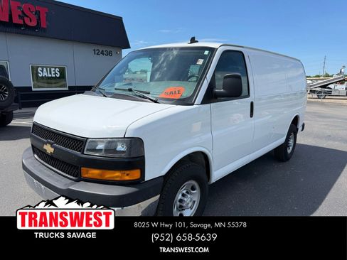 Used 2021 Chevrolet Express 2500 w/ Driver Convenience Package RWD image 1