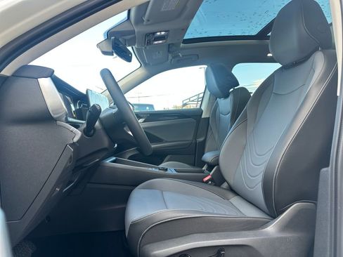 New 2026 Volkswagen Tiguan SE image 3