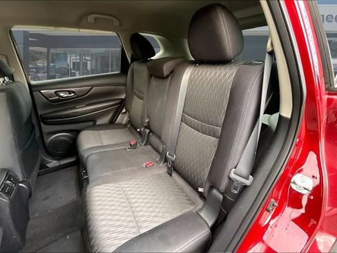 Used 2019 Nissan Rogue SV FWD image 20