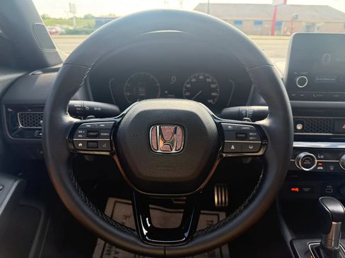 Used 2023 Honda Civic Sport image 3