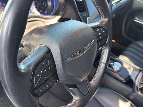 Used 2019 Chrysler 300 S image 17