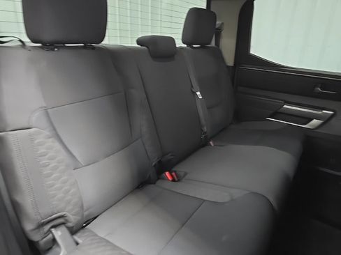 Used 2022 Toyota Tundra SR5 w/ SR5 Convenience Package AWD/4WD image 18