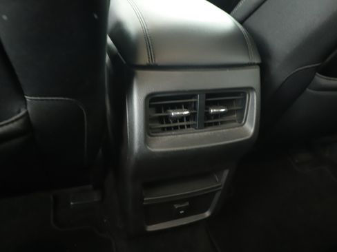 Used 2018 Ford Edge SEL image 21