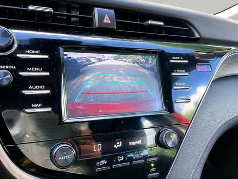 Used 2019 Toyota Camry SE FWD image 27