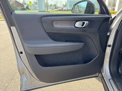 Used 2025 Volvo XC40 B5 Plus AWD/4WD image 17