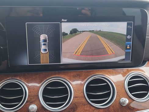 Used 2017 Mercedes-Benz E 300 4MATIC image 21