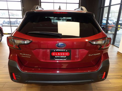 Used 2022 Subaru Outback Premium image 7