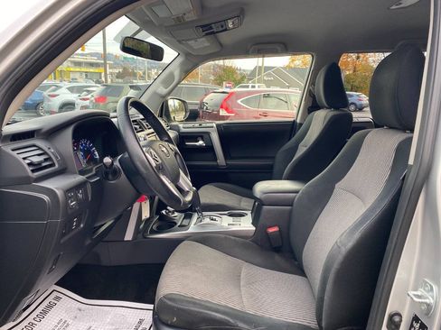 Used 2014 Toyota 4Runner SR5 AWD/4WD image 9