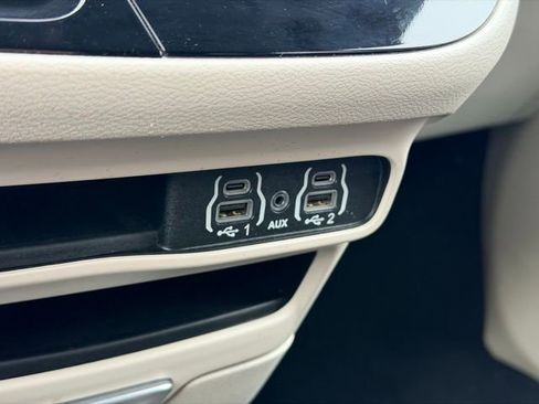 Used 2023 Chrysler Voyager LX image 16