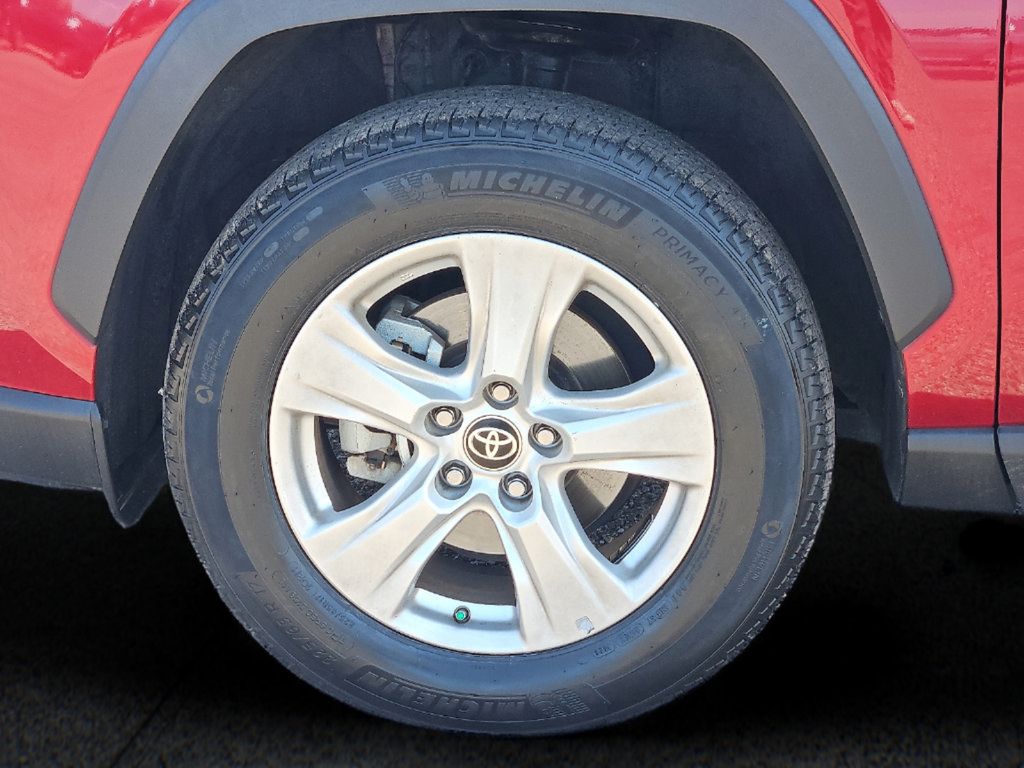 Used 2021 Toyota RAV4 XLE w/ Convenience Package AWD/4WD image 8