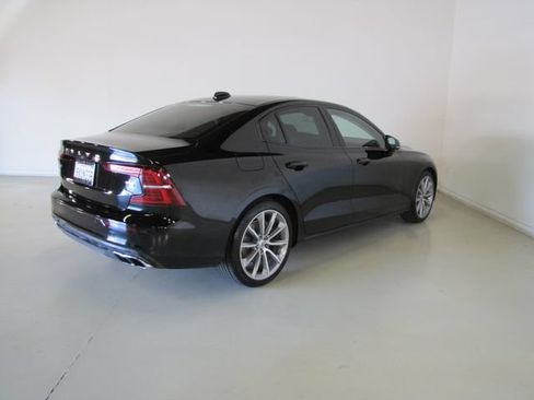 Used 2020 Volvo S60 T5 Momentum w/ Premium Package FWD image 25