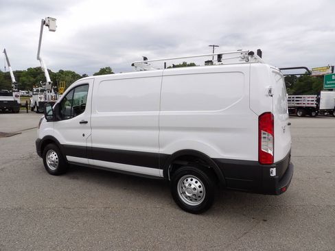 Used 2023 Ford Transit 250 Low Roof RWD image 4