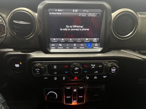 Used 2021 Jeep Gladiator Willys image 14