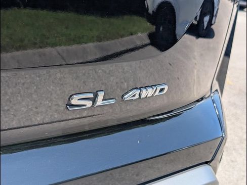 Used 2023 Nissan Pathfinder SL AWD/4WD image 18