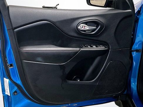 Used 2019 Jeep Cherokee Trailhawk w/ Cold Weather Group image 20