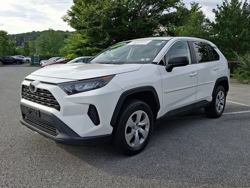 Certified 2022 Toyota RAV4 LE AWD/4WD image 3