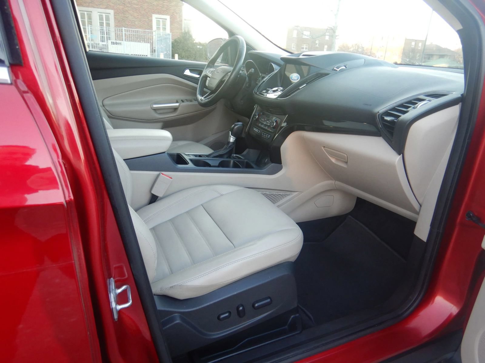 Used 2017 Ford Escape Titanium w/ Equipment Group 301A AWD/4WD image 19