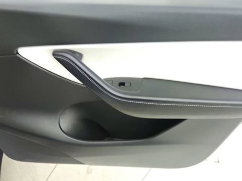 Used 2021 Tesla Model Y Long Range image 23