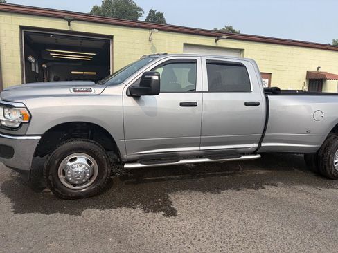 Used 2023 RAM 3500 Tradesman w/ Chrome Appearance Group AWD/4WD image 4