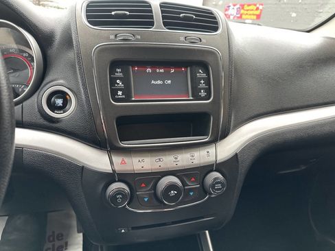 Used 2014 Dodge Journey SXT w/ Flexible Seating Group image 18