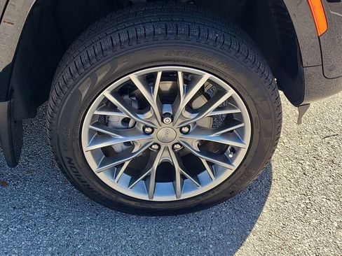 Used 2025 Jeep Grand Cherokee Summit image 17