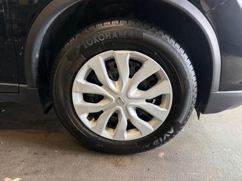 Used 2017 Nissan Rogue S w/ S Appearance Package AWD/4WD image 29