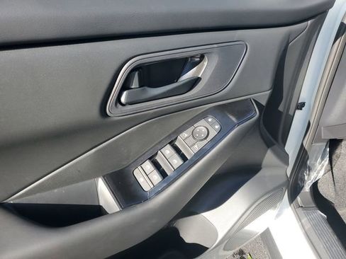 New 2026 Nissan Rogue S image 11