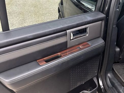 Used 2015 Ford Expedition Platinum image 17