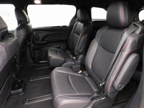 Used 2025 Toyota Sienna XSE image 28