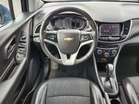 Used 2020 Chevrolet Trax LT w/ LT Convenience Package AWD/4WD image 13