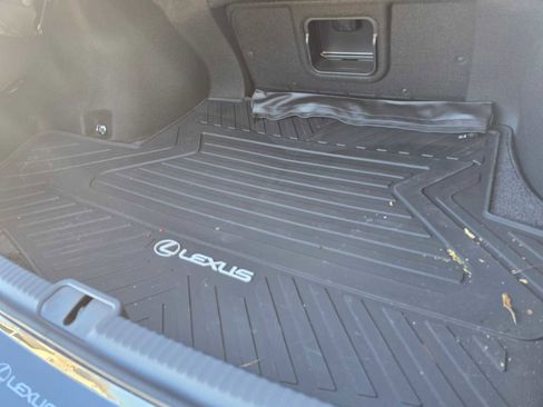 Used 2025 Lexus ES 350 w/ Premium Package image 17