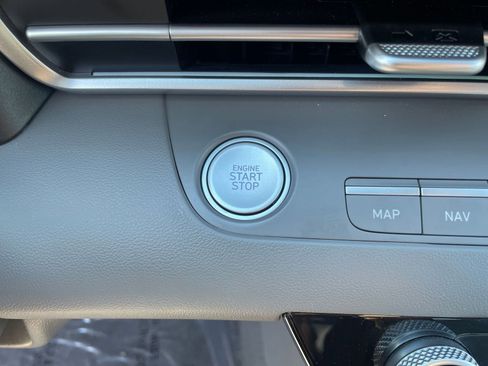 Used 2025 Hyundai Elantra SEL image 23