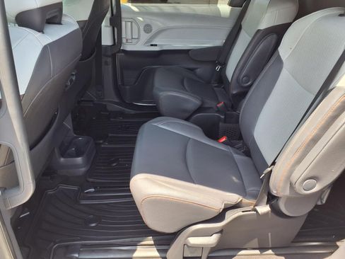 Used 2023 Toyota Sienna XSE FWD image 11