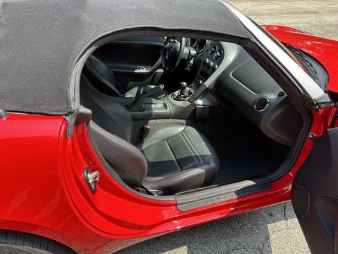 Used 2006 Pontiac Solstice Convertible w/ Premium Package RWD image 13