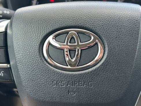 Used 2023 Toyota Highlander LE AWD/4WD image 37