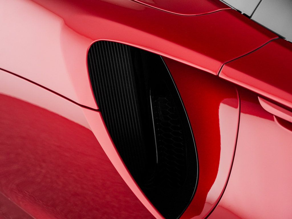 Used 2025 McLaren Artura Spider RWD image 39