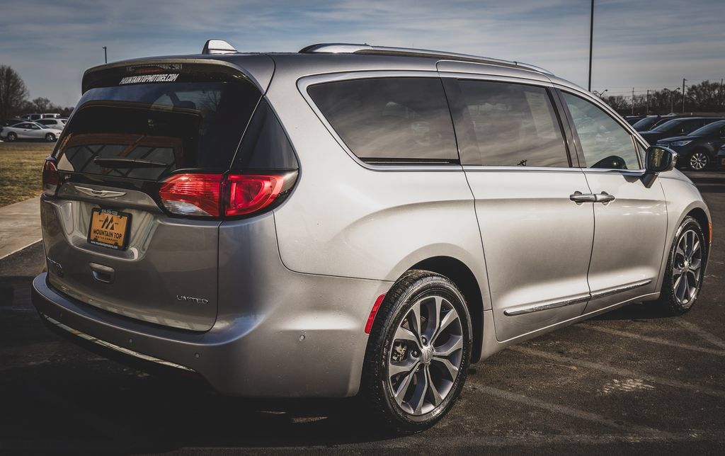 Used 2020 Chrysler Pacifica Limited FWD image 29
