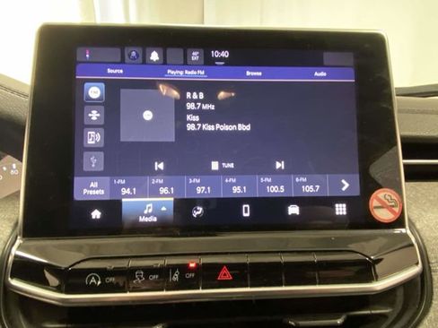 Used 2024 Jeep Compass Latitude image 14