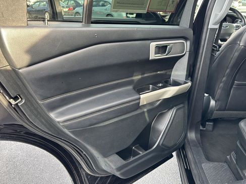 Used 2022 Ford Explorer XLT w/ Equipment Group 202A image 15