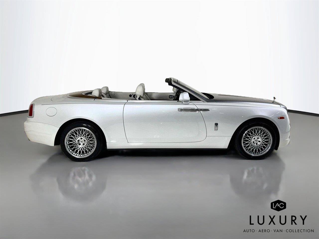 Used 2016 Rolls-Royce Dawn RWD image 4