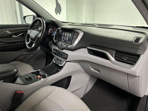 Used 2024 GMC Terrain SLE image 28